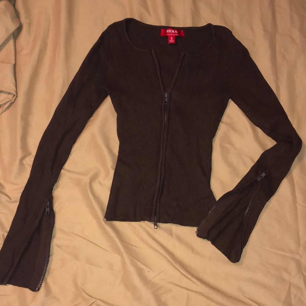 Long sleeve zip top
